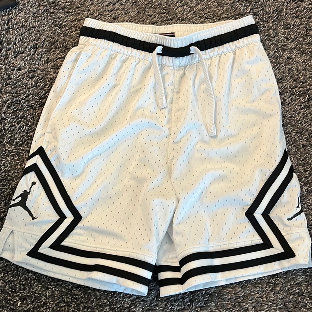 Never worn Jordan basketball shorts mens size small